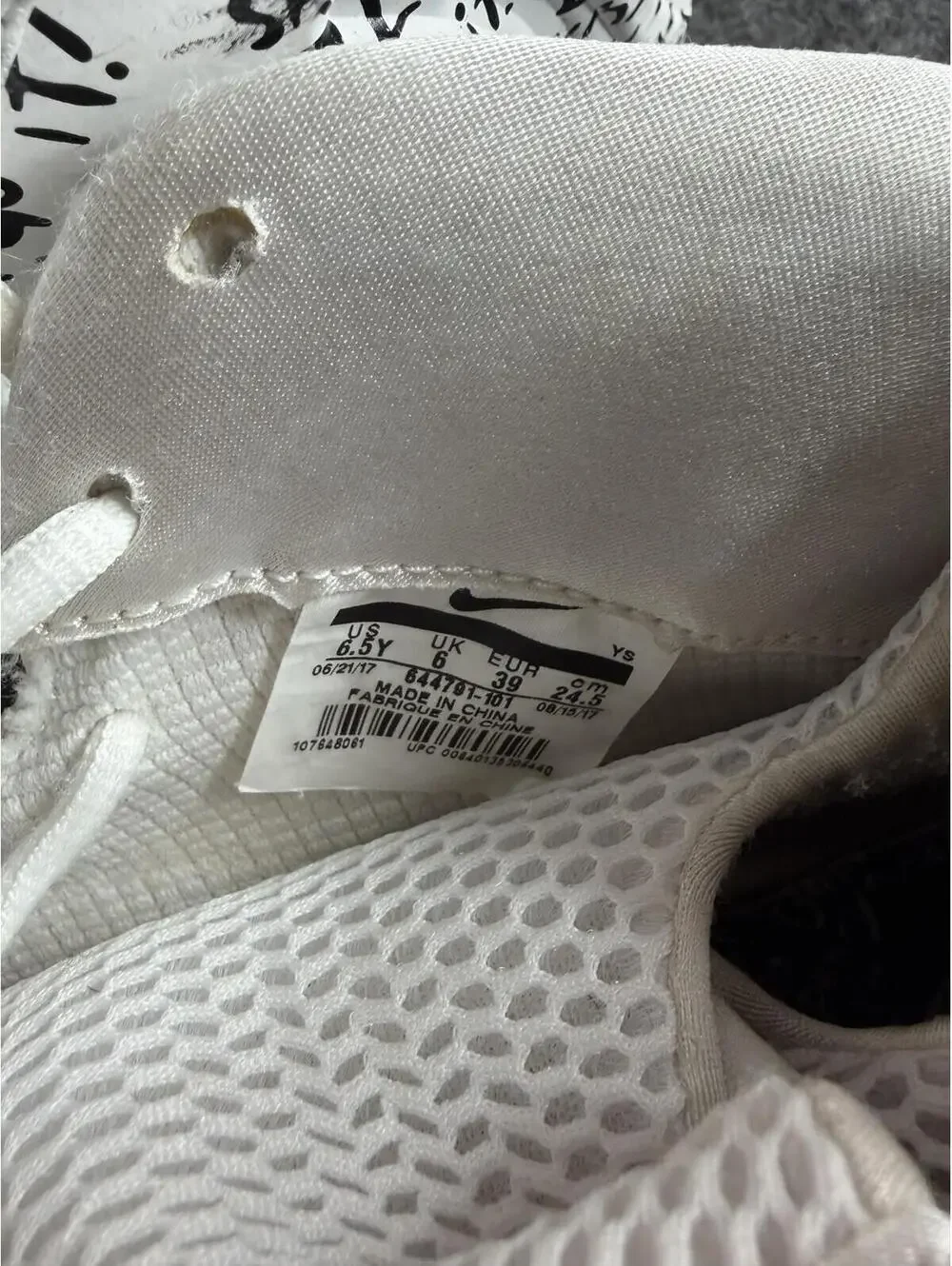 Nike Little Foamposite One GS White/Metallic Silver-Black, Size 6 Y, DV2238-100